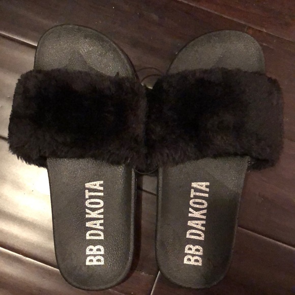 NWT BB Dakota fur slides - Picture 2 of 4